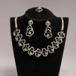 NOOR HAAR SET - EMERALD PEARL